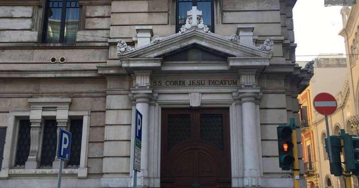 Bari, la chiesa del Sacro Cuore: incastonata e abbandonata in un antico palazzo